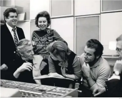  ?? D. S. ?? Karajan en unos estudios de grabación con Freni, Ghiaurov y la recién fallecida Christa Ludwig (1972).