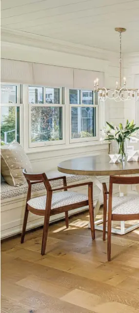  ?? ?? TIME TO DINE! By choosing to design a built-in banquette,
Kelly was able to maximize seating; and the round dining table makes it easier to maneuver around. Also, it provided an opportunit­y to hide additional storage space underneath
the seats for items used less frequently.