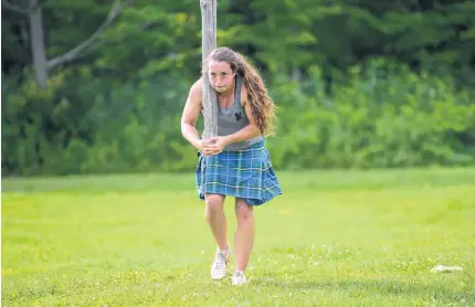  ?? INGRID BULMER ?? Susie Lajoie practices for the caber toss during a Highland Games practice session at Fitness Experience in Middleton in August 2015.