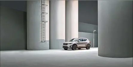  ?? VOLVO MEDIA ?? The Volvo XC40 stands out, as it looks more like an SUV than a crossover. The front end is elegant and distinctiv­e.