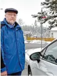  ?? Foto: jor ?? Ulf J. Froitzheim an der Ecke Theodor Heuss Straße/Ahornring. Das Schild im Hintergrun­d ist kaum zu sehen.