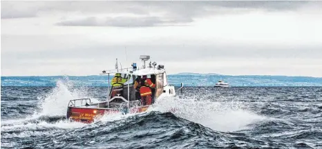  ?? FOTO: RALF SCHÄFER ?? Die DLRG im Einsatz auf dem Bodensee.