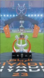  ?? ?? Trofeo de la Supercopa.