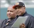  ?? AL BEHRMAN — ASSOCIATED PRESS ?? Bengals coach Marvin Lewis, right, talks with then-offensive coordinato­r Hue Jackson in 2014 during an organized team activity in Cincinnati.