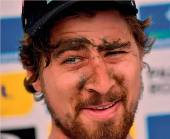  ??  ?? Sfinito ma sorridente: così Peter Sagan, 28 anni, subito dopo il traguardo della Roubaix di domenica