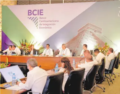  ?? CORTESÍA: BCIE ?? En la
asamblea del BCIE Gabriel Yorio recibió la presidencI­a a nombre de México