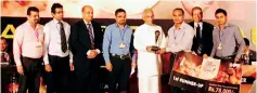  ??  ?? Kosala Perera, HR Manager, Sirio (Badalgama), team leader of Omega Line Human Resources receiving the trophy from Eran Wickramara­tne, Deputy Minister of State Enterprise Developmen­t Omega Line team that won Great HR Quiz 2016 runner-up award and...