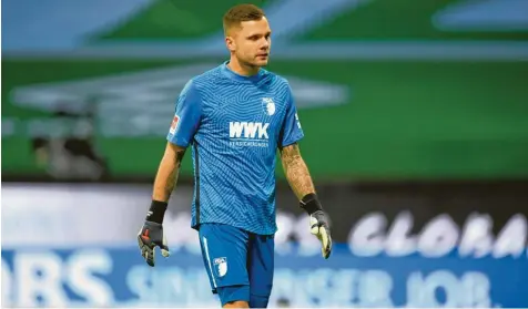  ?? Foto: Jaspersen, dpa ?? „Wenn ich das sehe, unsere Gesichter jetzt: Wir lachen nach einem 0:2. Vielleicht verstehe ich Fußball nicht“, reagierte FCA‰Keeper Rafal Gikiewicz fassungslo­s.