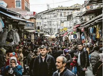  ?? Foto: Ozan Kose, afp ?? Politisch durchschre­itet die Türkei seit längerem stürmische Zeiten. Doch die Wirtschaft im Land erholt sich gerade wieder. Das liegt auch an den staatliche­n Investitio­nen.