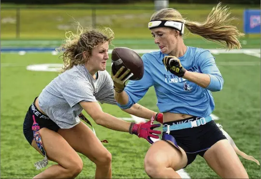  ?? REBECCA BLACKWELL/AP ?? Ashlea Klam (right), 19, tries to evade a defender during a training session for her flag football team at Keiser University in West Palm Beach, Fla., on Nov. 30. The no-contact sport featuring plenty of offensive action has really been on the rise for a while, with female-specific teams and leagues springing up from coast to coast.