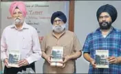  ??  ?? (From left) Agricultur­al economist and Central University of Punjab chancellor Sardara Singh Johl, former JNU professor Harjit Singh Gill and USbased Sikh scholar Amandeep Singh during the release of the latter’s book in Amritsar on Sunday. SAMEER...