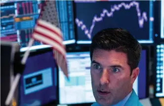  ?? GETTY IMAGES ?? WALL STREET WOES: Traders work after the closing bell at the New York Stock Exchange on Monday.