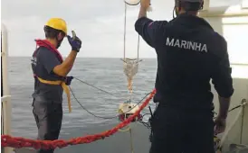  ??  ?? Marinha usou um submarino de controlo remoto na operação