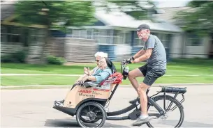  ?? GLEN STUBBE TRIBUNE NEWS SERVICE ?? Tony Desnick of Cyclng Without Age takes Sister Susan Smith and Sister Rosalind Gefre for a tour around St. Paul, Minn.