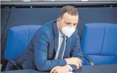  ?? FOTO: MICHAEL KAPPELER/DPA ?? Jens Spahn (CDU) verfolgt im Bundestag die Debatte zum Fortbesteh­en der epidemisch­en Lage von nationaler Tragweite.