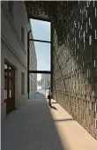  ??  ?? Vstupní brána Stěna dvanáct metrů vysoké haly bude obložena betonovými knihami, které symbolizuj­í tragické osudy pražských Židů. Vizualizac­e: ARN Studio