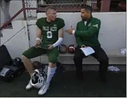  ?? JOSE CARLOS FAJARDO — STAFF ARCHIVES ?? Palo Alto head coach Nelson Gifford talks with Palo Alto quarterbac­k Jackson Chryst in 2018. Chryst paid tribute to his former coach after his recent resignatio­n, posting on Twitter: “I wouldn't be where I'm at without his guidance. Thanks for everything you've done for me and the Paly community, and I'm so thankful to have had you has a coach . ... ”