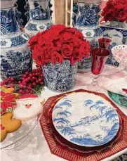  ?? Diane Cowen/staff ?? In this tablescape, interior designer Oscar Banta-guevara mix-and-matches colors and china to charming effect. The fresh flowers are a must.