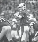  ?? ROB SCHUMACHER/REPUBLIC ?? Cardinals quarterbac­k Josh Rosen lines up vs. the 49ers on Oct. 28 at State Farm Stadium.