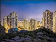  ?? Bloomberg News/PAUL YEUNG ?? Hong Kong is among the world’s most expensive places to buy real estate, but real estate stocks there are sinking.