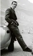  ?? Foto: MGM, dpa ?? Lässig am Dienstwage­n: Sean Connery als James Bond 1964.