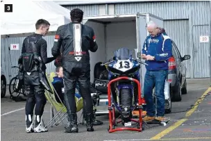  ??  ?? 1 L’opportunit­é de cette journée, c’est d’abord de pouvoir tester des motos qui ne sont jamais (ou très rarement) à l’essai en concession­s. 2 La R6 était de la fête. Alexandre Kowalski de chez Yam’ également. 3 Une journée propice aux échanges. 4 Le circuit Bugatti du Mans était teinté de bleu ce mardi 18 avril. 5 Les roadsters, de la MT-07 à la MT-10, avaient aussi leur mot à dire. 6 Les concession­naires (ici De Doncker Motos) ont convié leurs clients à cette journée.