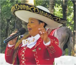  ?? ?? 2
2 Intérprete. Las presentaci­ones de la Mariachi de La Paz siempre son del agrado de su público. Se presenta en jaripeos y toda clase de eventos.