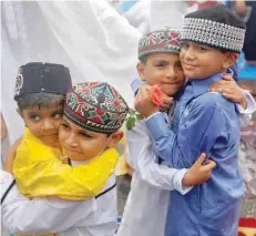  ?? — AFP/Reuters ?? Children greet each other after offering Eid prayers in Mumbai.