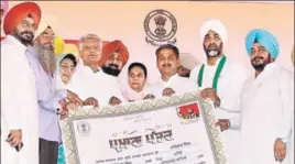  ??  ?? ■ Finance minister Manpreet Singh Badal, forest minister Sadhu Singh Dharamsot (L) and Punjab Congress chief Sunil Jakhar at the farm debt waiver function at Rampura village in Sangrur on Thursday. HT PHOTO