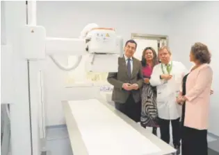  ?? // ABC ?? Moreno juntoa la consejera de Salud y la regidora en una sala