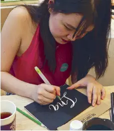  ?? Photos by INA JACOBE ?? Live art station: The @inkscribbl­er team adds a personal touch to your journals.