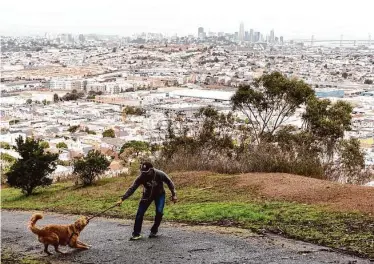  ?? Photos by Paul Kuroda/Special to The Chronicle ?? Top: Peter Harris plays with his dog Lola at Bayview Park, with its sweeping view.