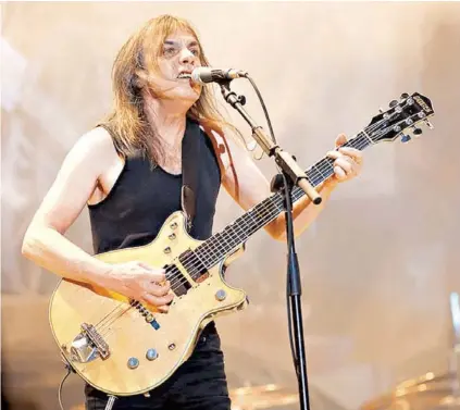  ??  ?? ► El último concierto de Malcolm Young con AC/DC fue en 2010.