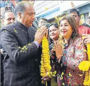  ??  ?? BJP workers welcoming Himachal Pradesh CM Jai Ram Thakur on his arrival at the party office in Shimla. DEEPAK SANSTA /HT