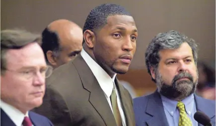  ?? 2000 AP POOL PHOTO ?? Felony charges against Ray Lewis, center, standing with defense attorneys Ed Garland, left, and Don Samuel, were dropped after he pleaded guilty to a misdemeano­r and agreed to testify about a brawl that led to two deaths.