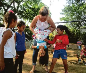  ?? Foto: Helfer ?? Julia Helfer aus Ried verbrachte ein Freiwillig­enjahr in Nicaragua. Zurück in Deutschlan­d vermisst sie nun vor allem die Kinder sehr.