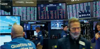  ??  ?? Traders al lavoro al New York Stock Exchange. Ieri l’indice Nasdaq ha superato il record segnato a febbraio