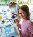  ?? Foto: Heike Scherer ?? Die zehnjährig­e Maja malte beim Mal kurs in Mering ein Rehkitz in der Wie se.