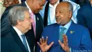  ??  ?? Der 73-jährige Ismail Omar Guelleh (rechts) regiert Dschibuti seit 1999