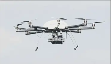  ??  ?? The SOYLsight copter has been adapted to the needs of the agricultur­al sector