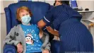  ??  ?? Die 90-Jährige Britin Margeret Keenan war der erste Mensch, der ausserhalb klinischer Tests gegen Corona geimpft wurde