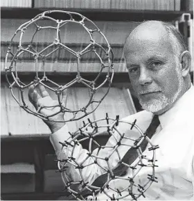  ?? Staff file photo ?? Rice professor and Nobel laureate Richard Smalley displays models of “buckyballs,” which helped lead to his selection for the 1992 Welch Award in Chemistry and other honors. Before his death, he touted “the new oil.”