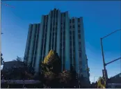  ?? GEORGE AVALOS — STAFF ?? Vintage Tower, with 63 residentia­l units at 235 E. Santa Clara St., was bought by Avanath Capital Management.