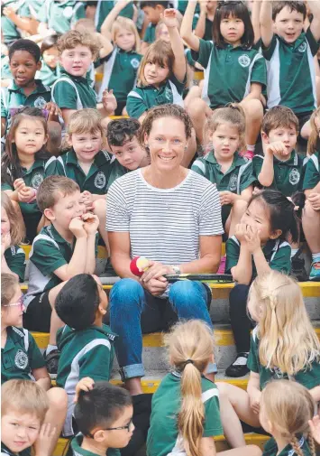  ?? Picture: ANNETTE DEW ?? JUST KIDDING: Sam Stosur at Kenmore South State School in Brisbane yesterday.