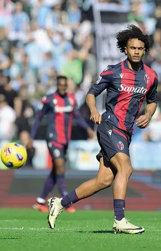  ?? (LaPresse) ?? Qualità Joshua Zirkzee in azione all’Olimpico nel match vinto dal Bologna sulla Lazio