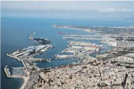  ??  ?? TARRAGONA. Mejor puerto en logística marítimo-portuaria para el tráfico de vehículos
