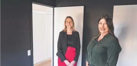  ?? Picture: Kevin Farmer ?? SPECIALISE­D HOUSING: Inspecting the sensory room of a new robust category home in Middle Ridge are SDA Qld business developmen­t manager Ashleigh Smith (left) and director Deborah Segeren.