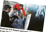  ??  ?? Damit dasFCA-Wappen des auf auch ganz die Wand genau wird, projiziert – wurde das half beim Malen.