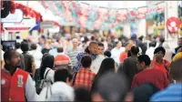  ?? PICTURE: STAFF PHOTOGRAPH­ER ?? Avoid overcrowde­d malls.