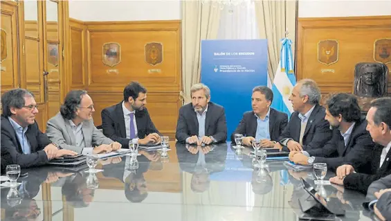  ??  ?? Reuniones. Los ministros de Economía de las provincias volverán a la Casa Rosada para intentar avanzar con el Presupuest­o 2019.